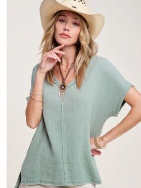 LA MIEL Light Sage Textured V-Neck Gauze Tunic